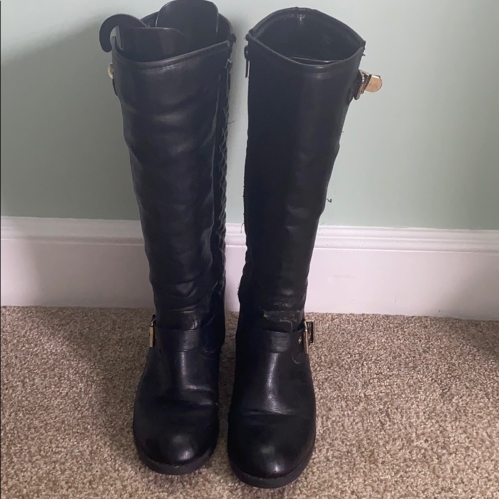 Black boots w gold clasp